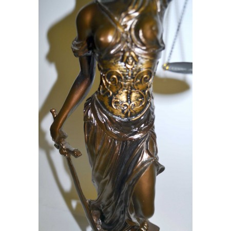 Justitia Griechische Figur